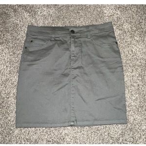 Veto MODA Green tight skirt